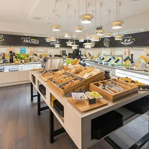 Hampton By Hilton Old Town מלון